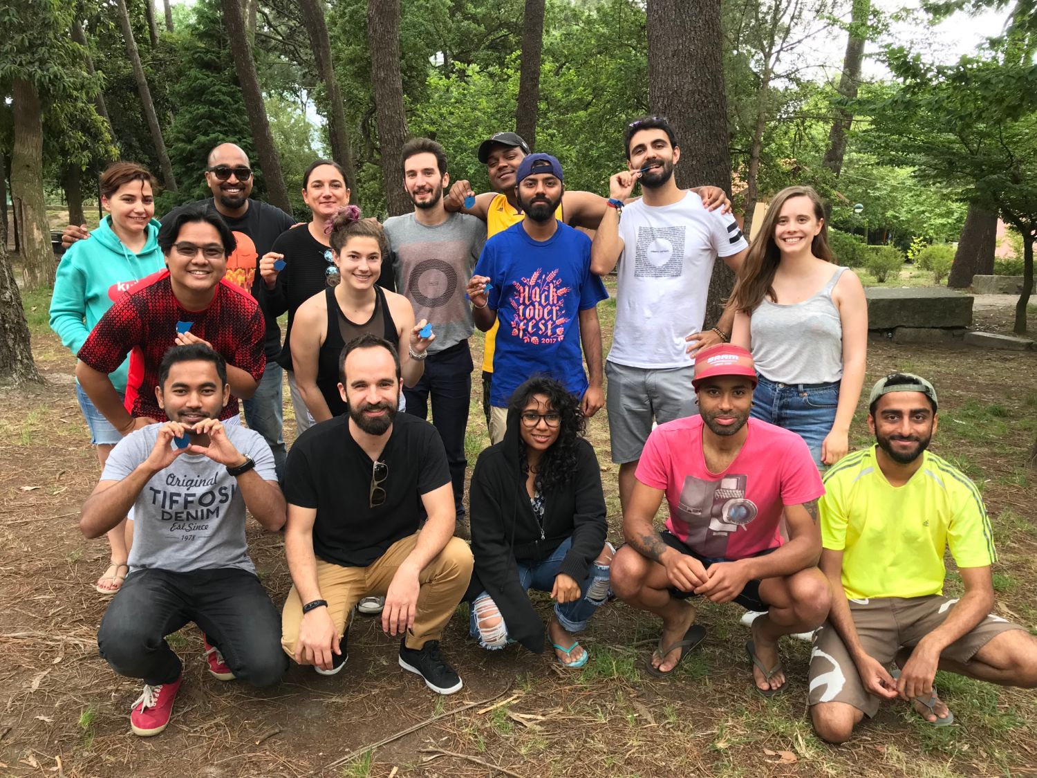 The 2018 class poses for a group photo under the trees at the summer picnic